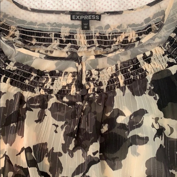 Sheer floral blouse - Picture 2 of 2